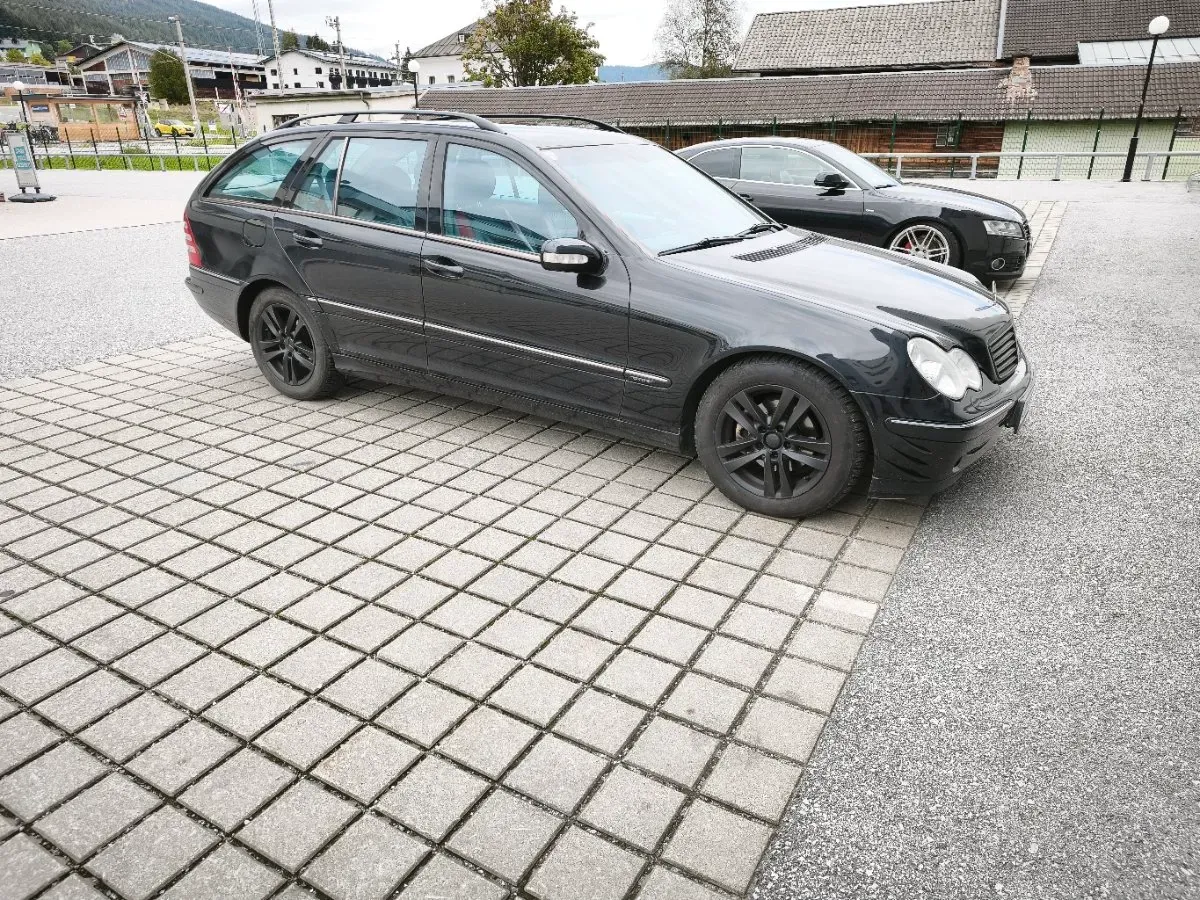 Mercedes-Benz C-Class 2003 photo 2