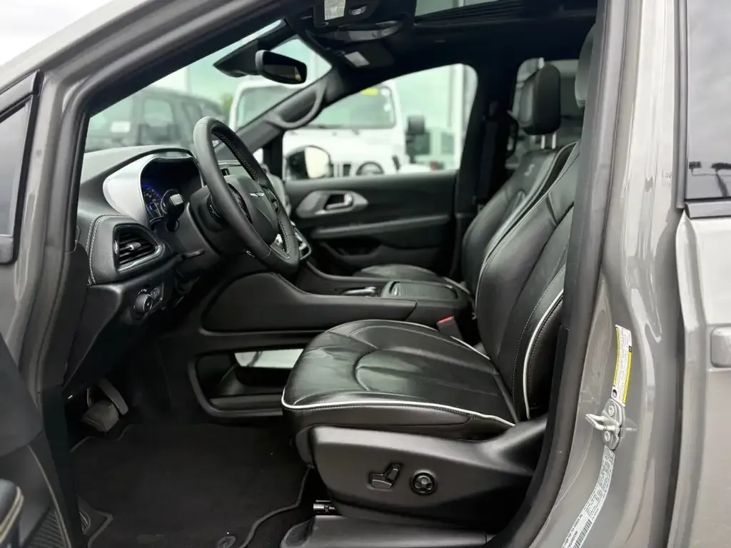 Chrysler Pacifica 2025 photo 5