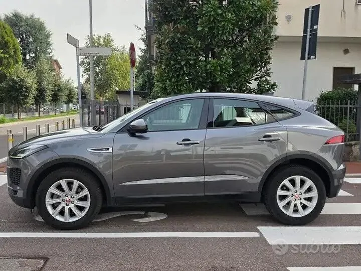 Jaguar E-Pace 2020 photo 4