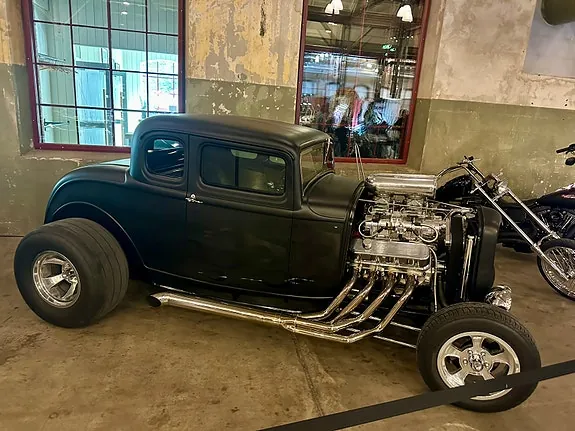 Ford 5-Window 1932 photo 4
