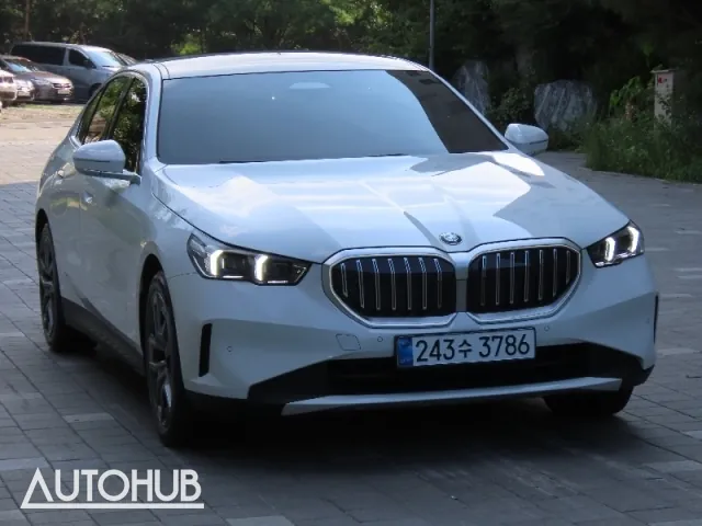 BMW 5 Series 2025 photo 2