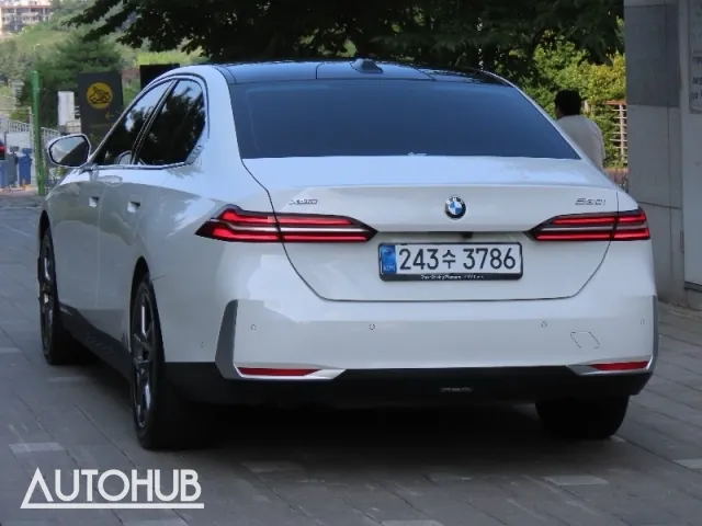 BMW 5 Series 2025 photo 4