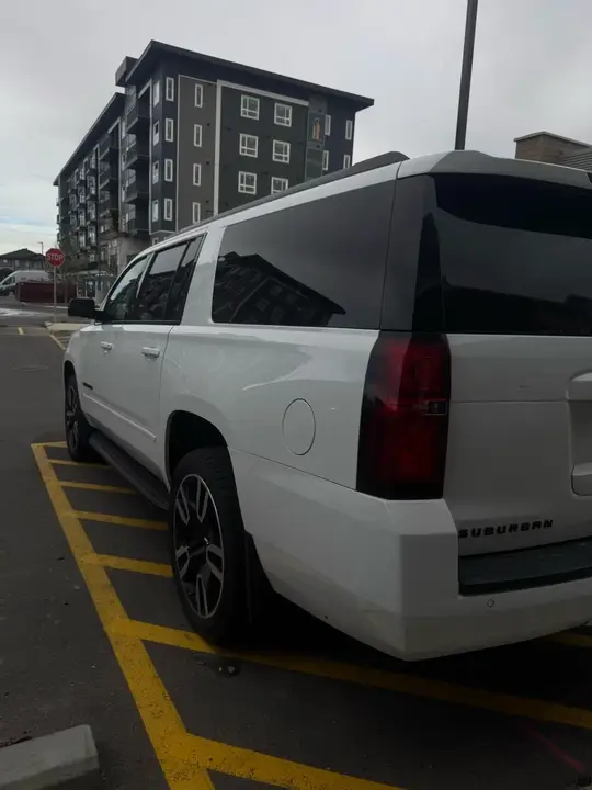 Chevrolet Suburban 2019 photo 3