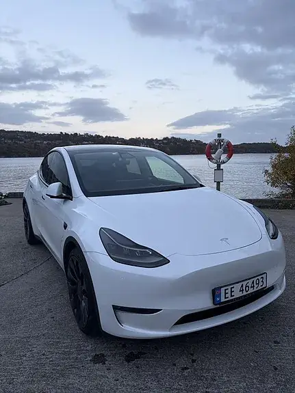 Tesla Model Y 2022 photo 2