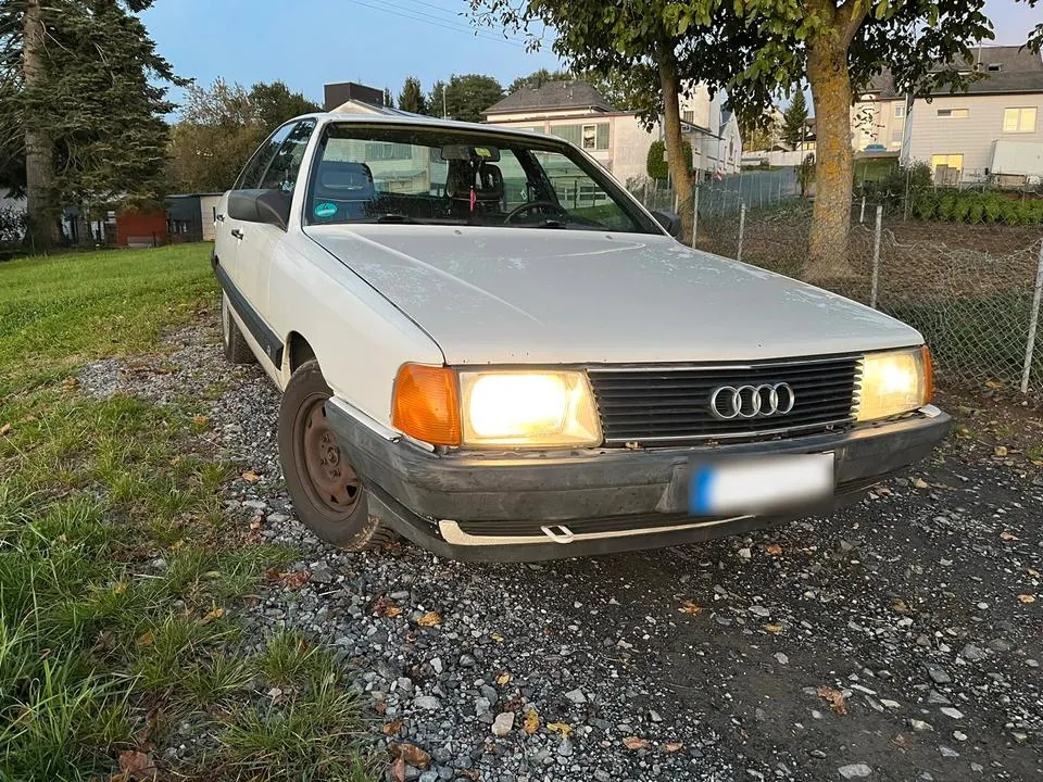 Audi 100