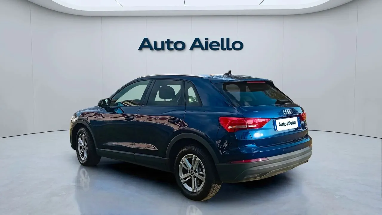 Audi Q3 2021 photo 2