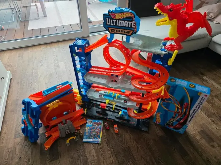 Hot Wheels City Bahn Ultimate Garage