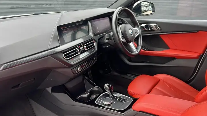 BMW 1 Series 2021 photo 2