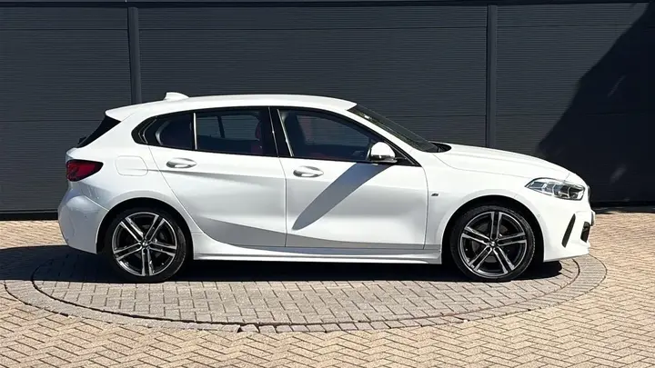 BMW 1 Series 2021 photo 4