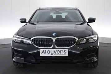BMW 3 Series 2022 photo 2