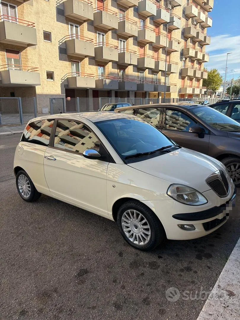 Lancia Ypsilon