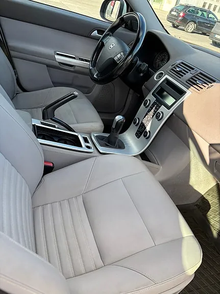 Volvo S40 2012 photo 2