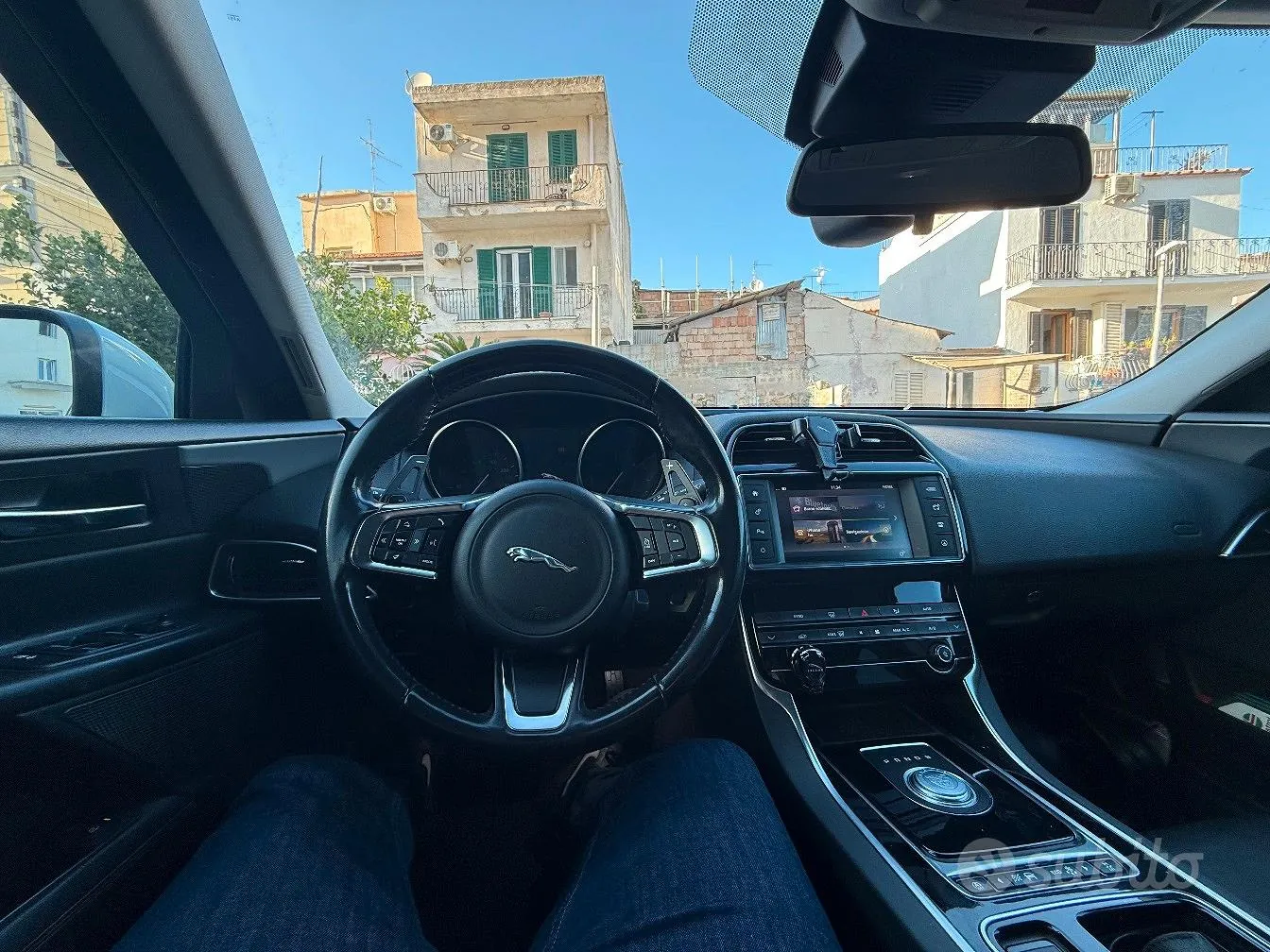 Jaguar Xe 2018 photo 5
