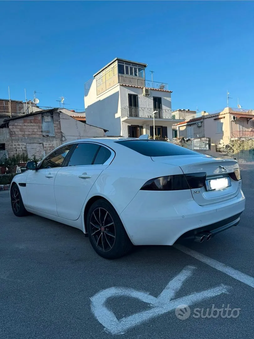 Jaguar Xe 2018 photo 4