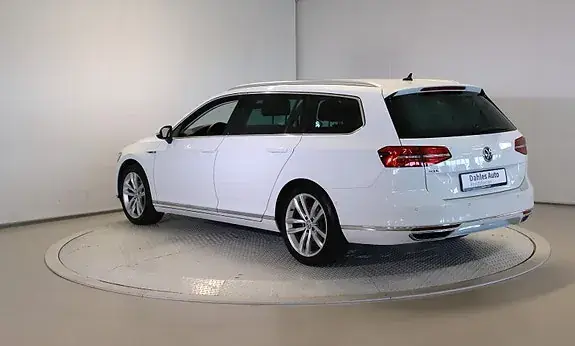 Volkswagen Passat 2017 photo 3
