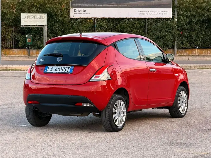 Lancia Ypsilon 2016 photo 2
