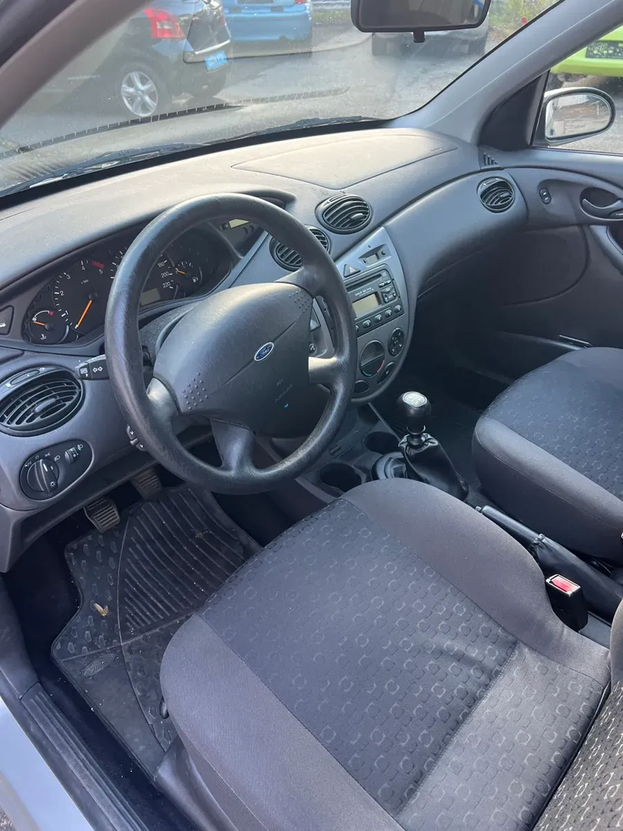 Ford Focus 2002 photo 2
