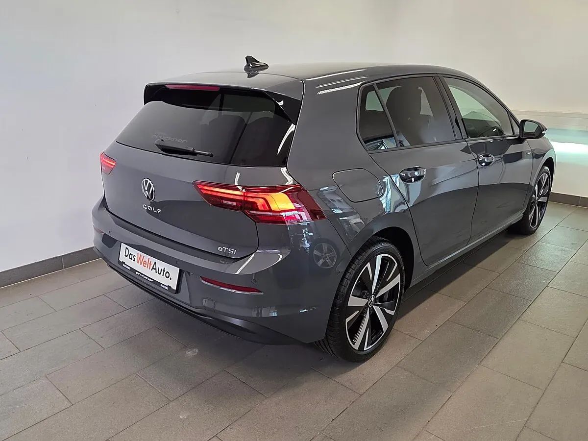 Volkswagen Golf 2025 photo 2
