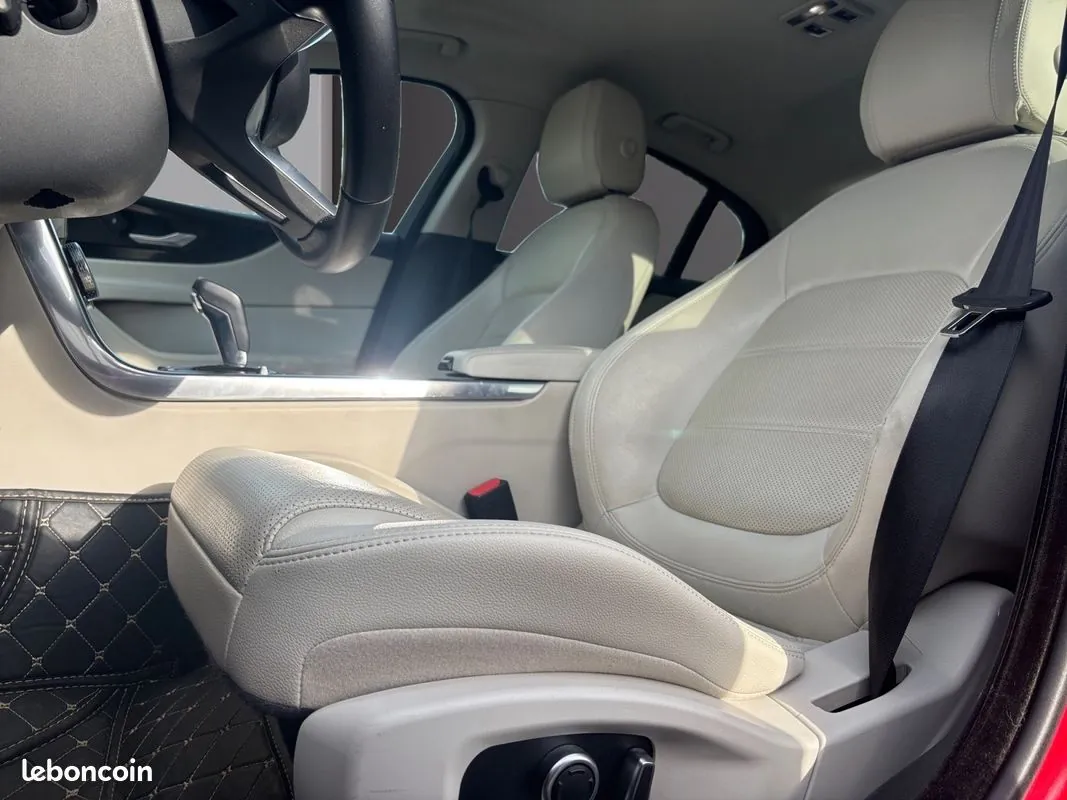 Jaguar Xe 2019 photo 4
