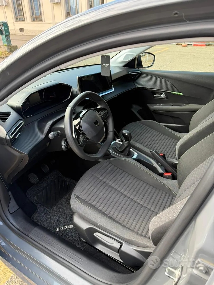 Peugeot 208 2024 photo 2
