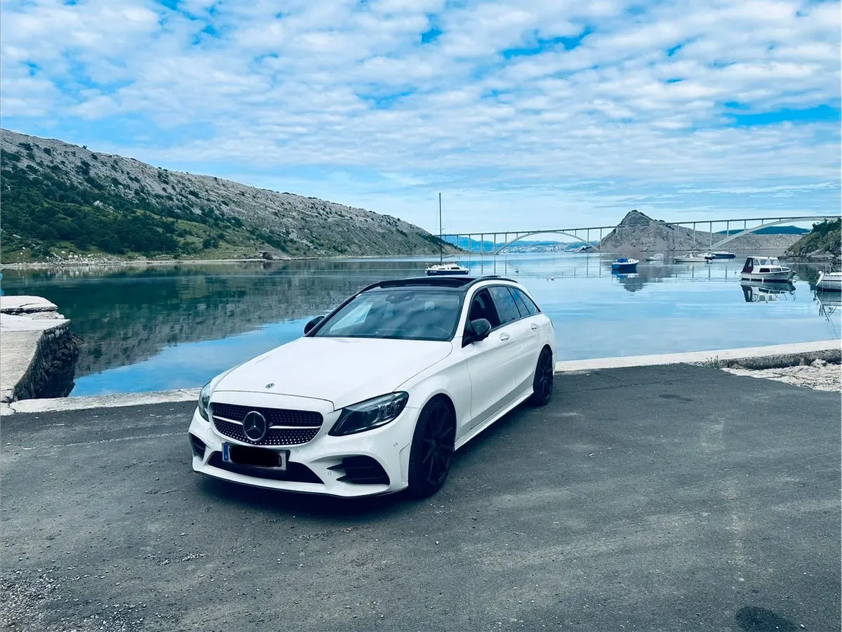Mercedes-Benz C-Class 2019 photo 2