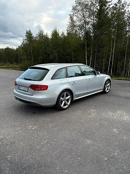 Audi A4 2010 photo 2