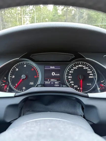 Audi A4 2010 photo 5