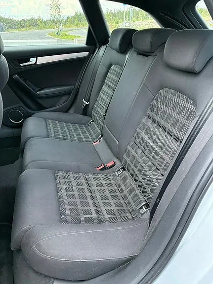 Audi A4 2010 photo 4