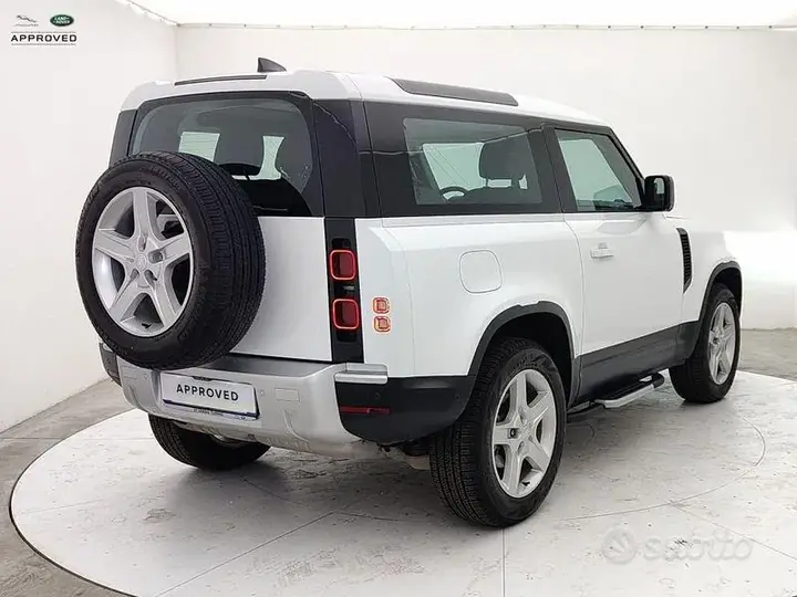 Land Rover Defender 2023 photo 2