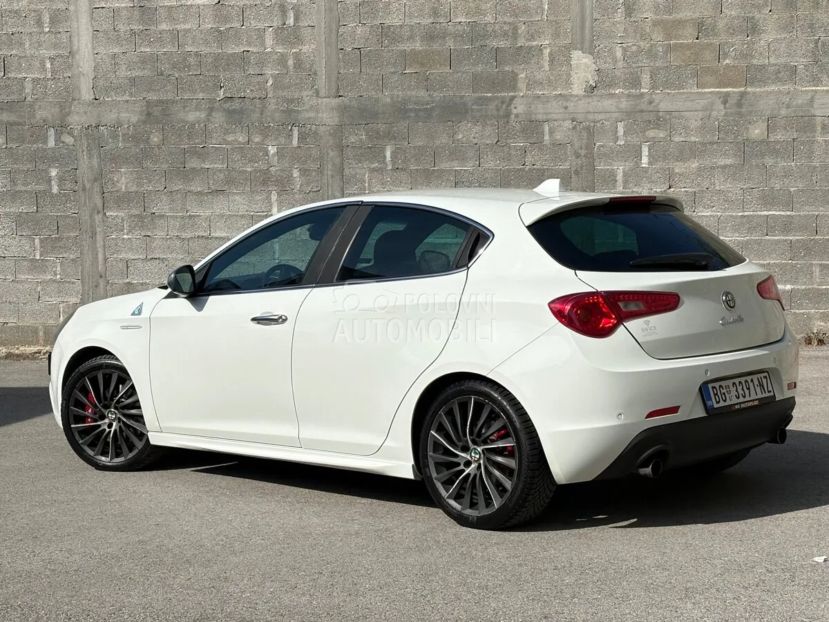 Alfa Romeo Giulietta 2013 photo 3