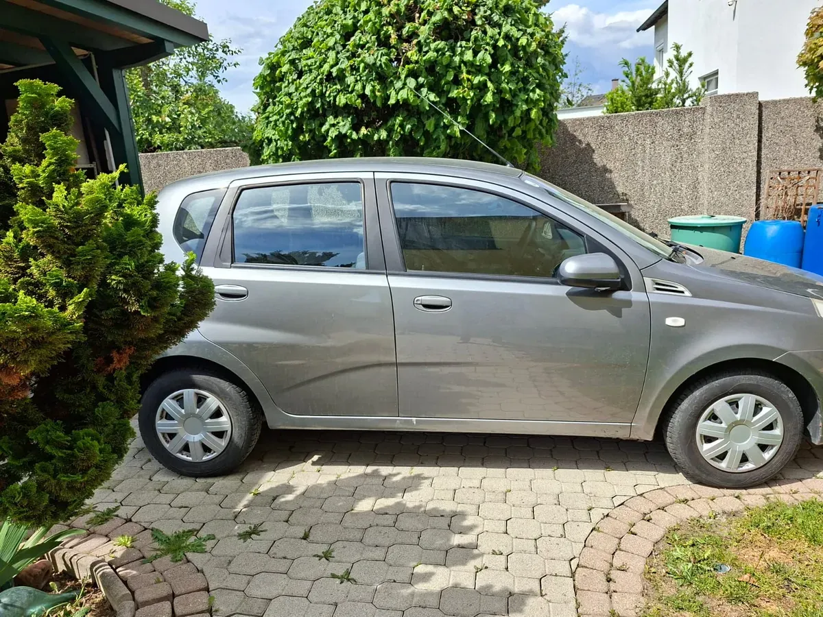 Chevrolet Aveo 2010 photo 2