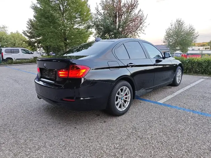 BMW 3 Series 2012 photo 2