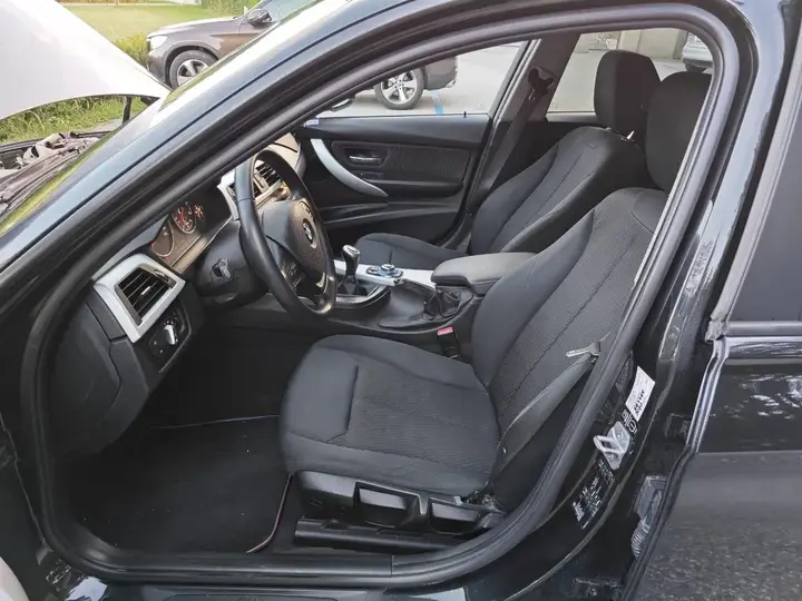 BMW 3 Series 2012 photo 3