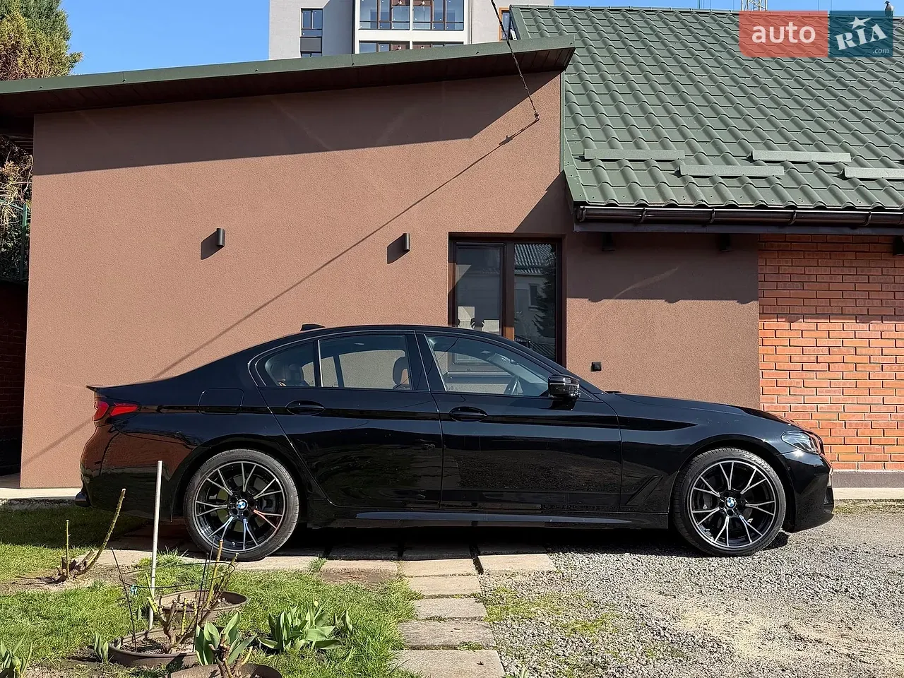 BMW 5 Series 2019 photo 5