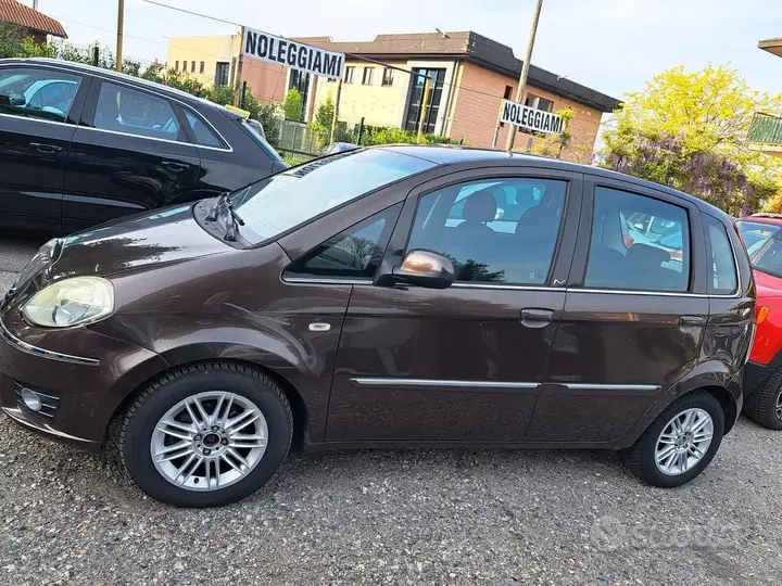 Lancia Musa 2010 photo 2