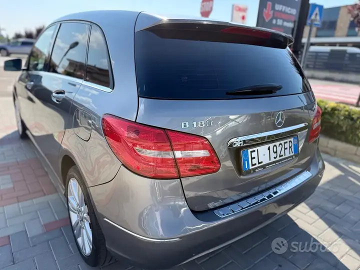 Mercedes-Benz B180 2012 photo 4