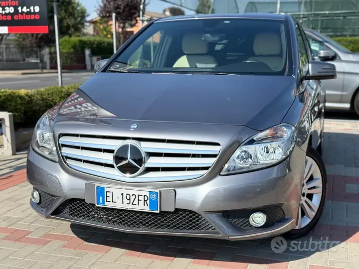 Mercedes-Benz B180