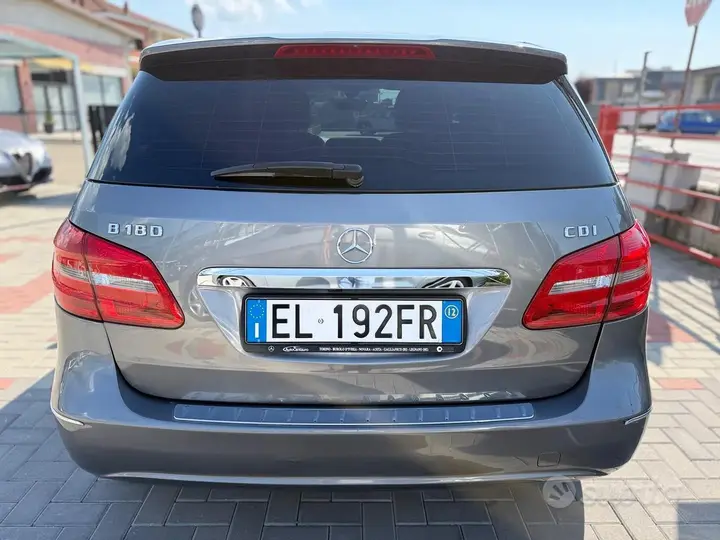 Mercedes-Benz B180 2012 photo 5