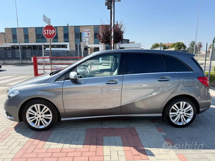 Mercedes-Benz B180 2012 photo 3