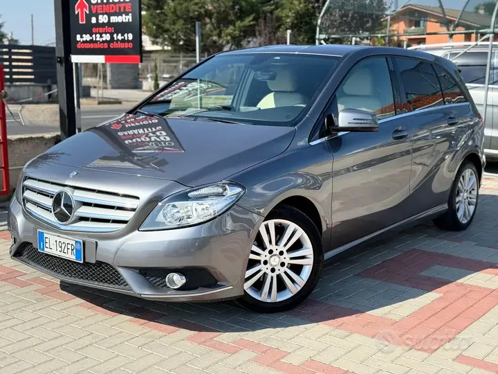 Mercedes-Benz B180 2012 photo 2