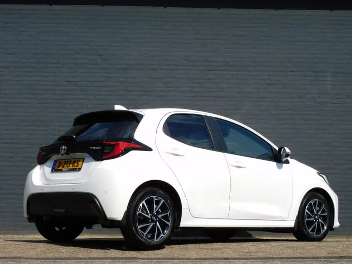 Toyota Yaris 2023 photo 3