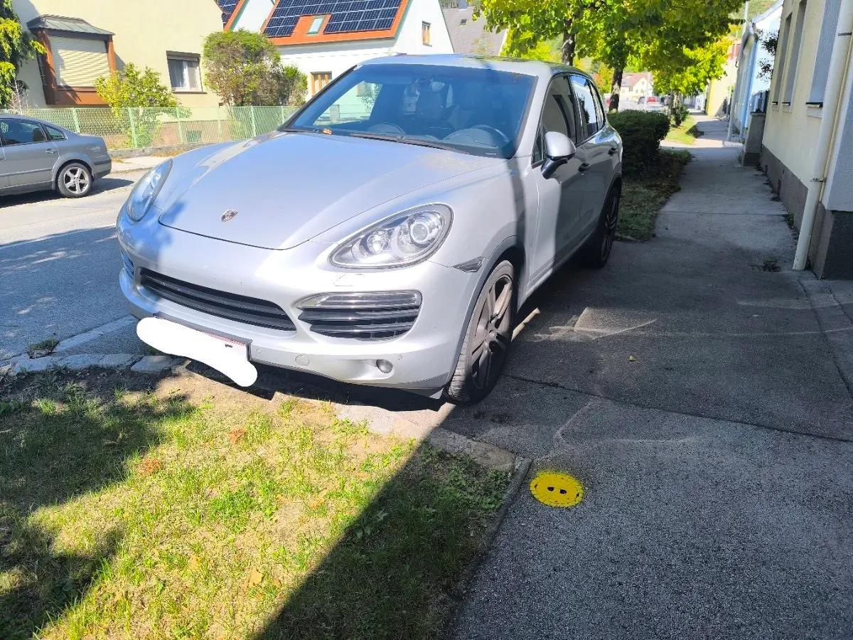Porsche Cayenne 2013 photo 2