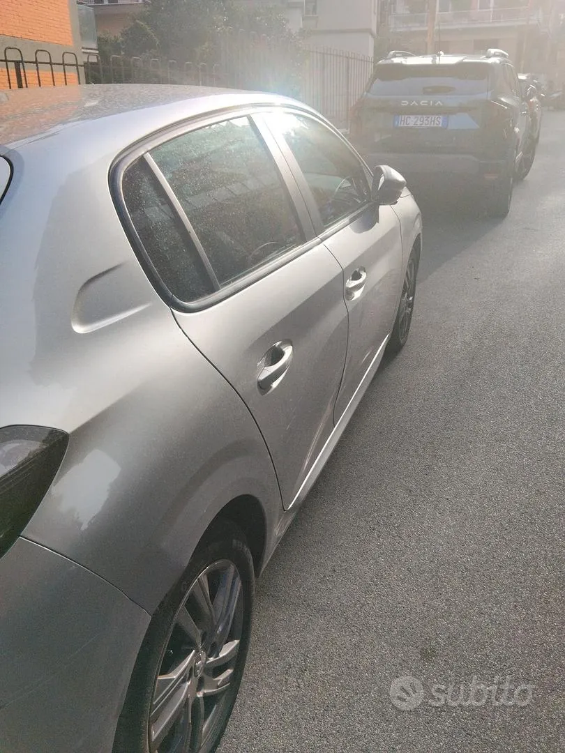 Peugeot 208 2022 photo 2