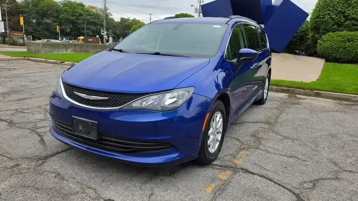 Chrysler Pacifica 2018 photo 2