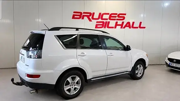 Mitsubishi Outlander 2011 photo 2