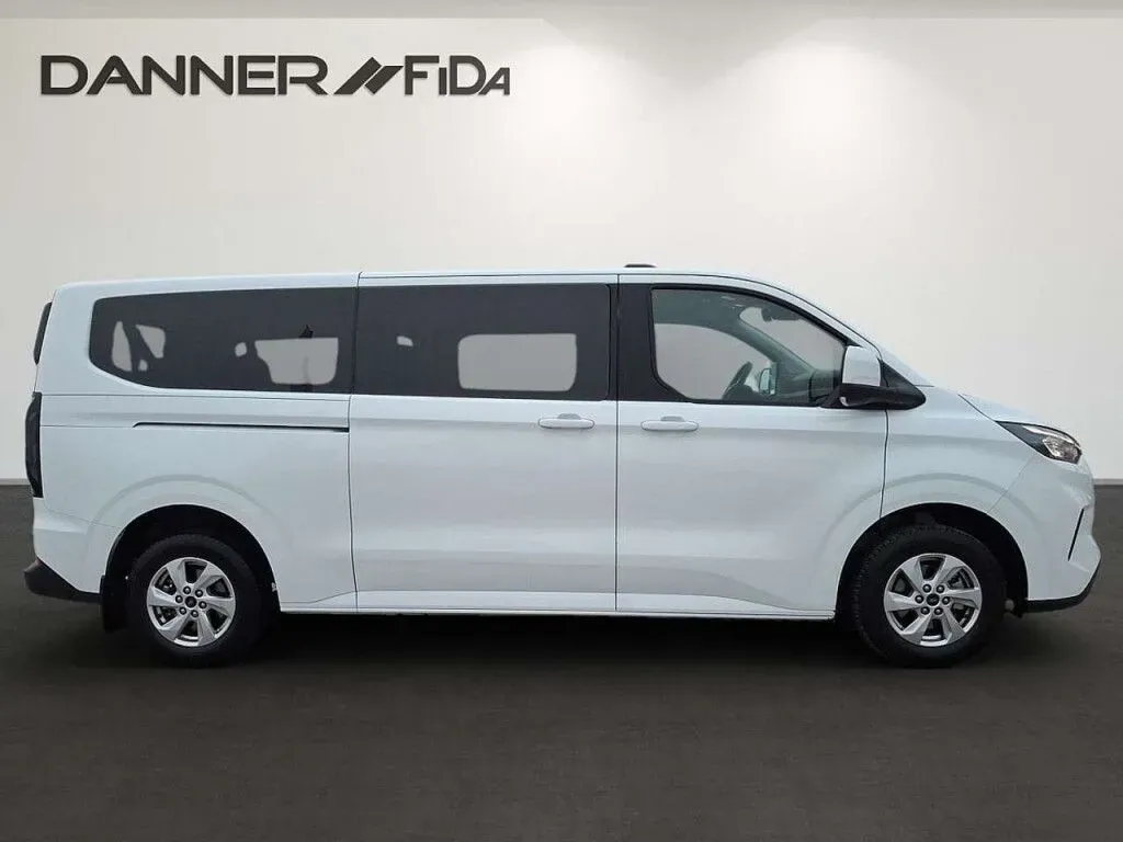 Ford Tourneo Custom 2025 photo 3