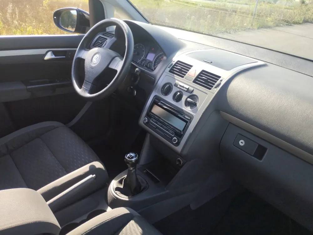 Volkswagen Touran 2010 photo 5