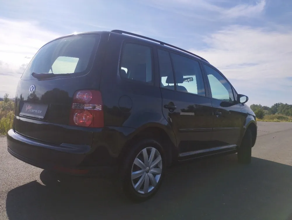 Volkswagen Touran 2010 photo 3