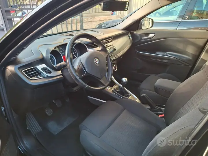 Alfa Romeo Giulietta 2012 photo 5