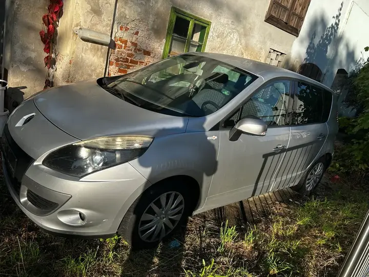 Renault Scénic 2011 photo 3